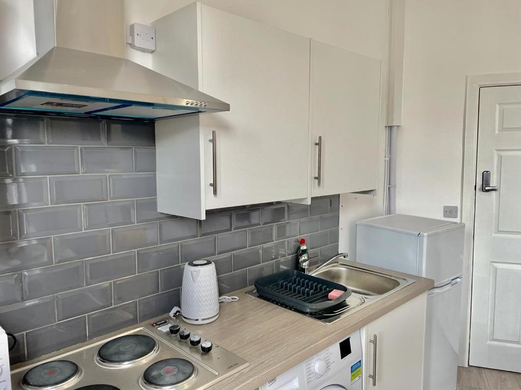 Cheerful 1 Bed Apartment Cardiff City Centre - Penarth Rd Buitenkant foto