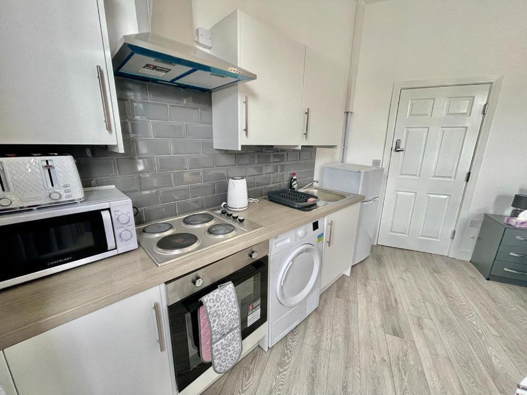Cheerful 1 Bed Apartment Cardiff City Centre - Penarth Rd Buitenkant foto